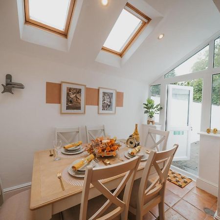Cotswolds- Homely 2 Bed House With Garden, Wifi - Esho Stays Cirencester Ngoại thất bức ảnh