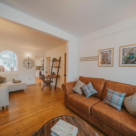 Cotswolds- Homely 2 Bed House With Garden, Wifi - Esho Stays Cirencester Ngoại thất bức ảnh