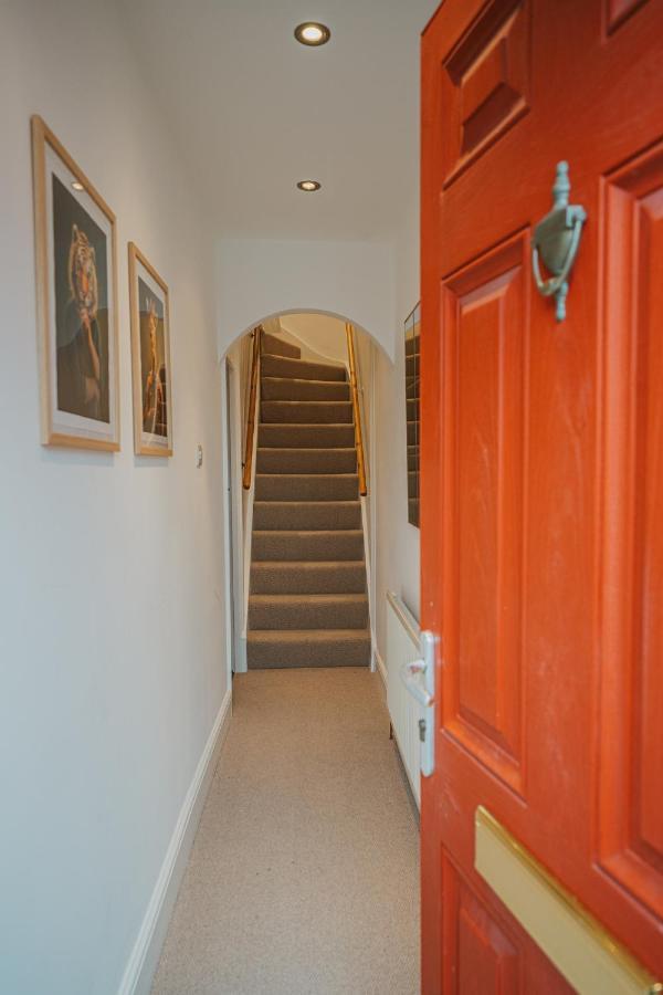 Cotswolds- Homely 2 Bed House With Garden, Wifi - Esho Stays Cirencester Ngoại thất bức ảnh