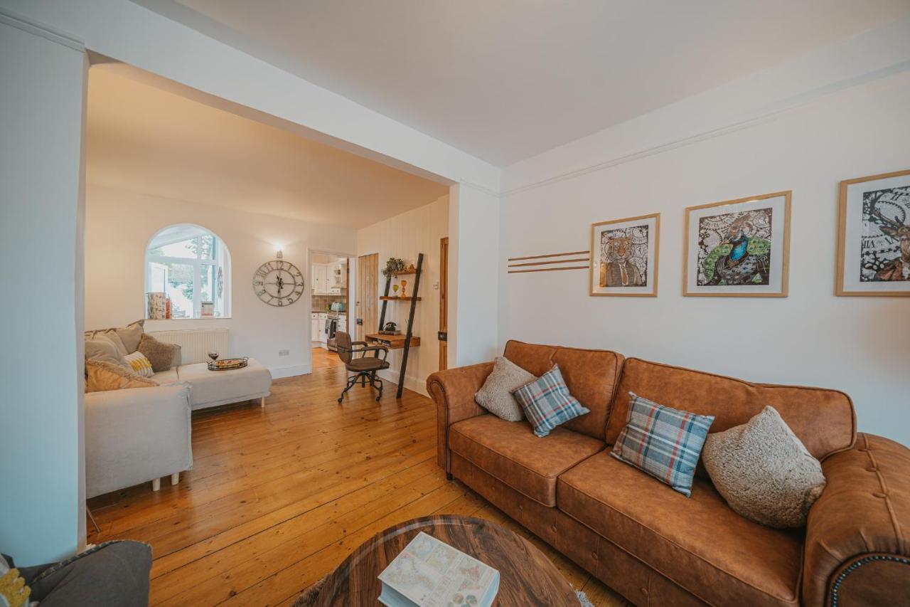 Cotswolds- Homely 2 Bed House With Garden, Wifi - Esho Stays Cirencester Ngoại thất bức ảnh